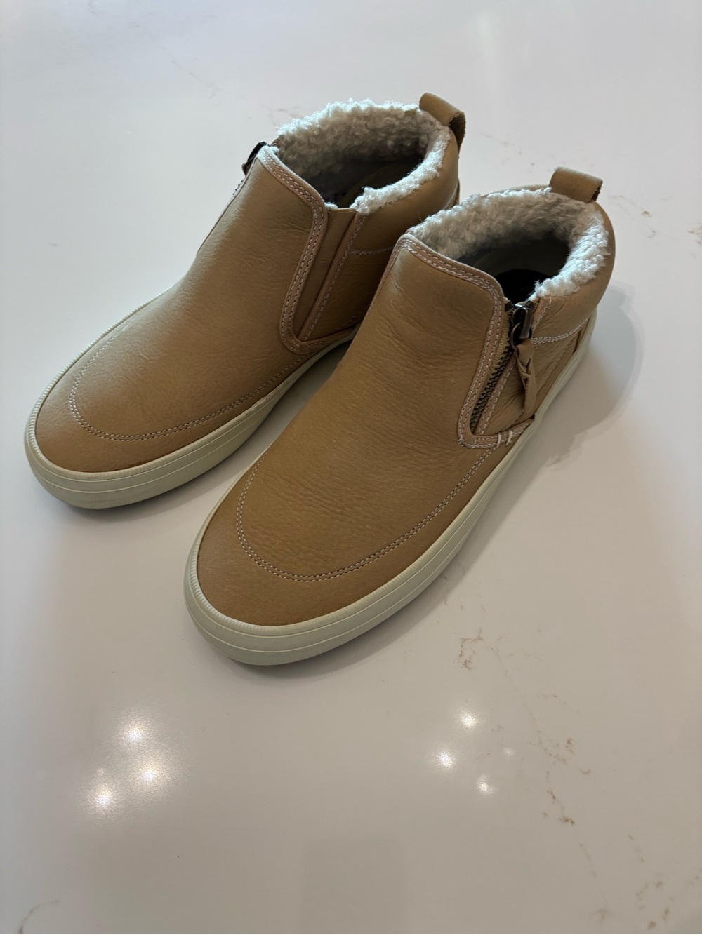 Sperry Women’s Crest Lug Tan sneaker Sherpa lined - Picture 8 of 8